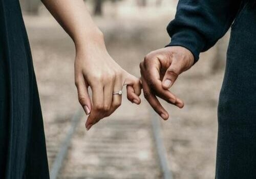 离婚协议书子女成年怎么写